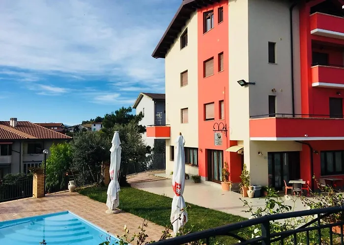 Отель Opera' Moscufo